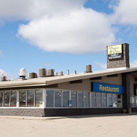 Prairie Oasis Tourist Complex Motel Moose Jaw Esterno foto