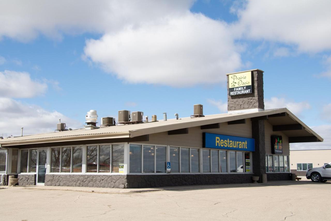 Prairie Oasis Tourist Complex Motel Moose Jaw Esterno foto